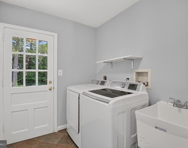 9612 Annlee Terrace - Photo Thumbnail 12