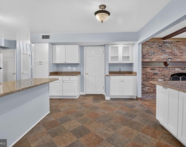 9612 Annlee Terrace - Photo Thumbnail 7