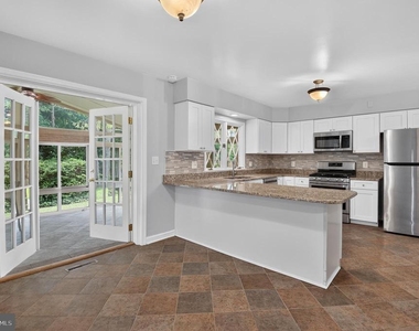 9612 Annlee Terrace - Photo Thumbnail 10