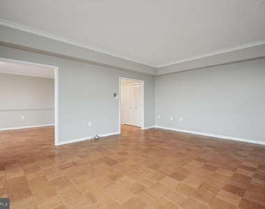 10401 Grosvenor Place - Photo Thumbnail 2