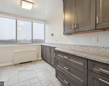 10401 Grosvenor Place - Photo Thumbnail 7