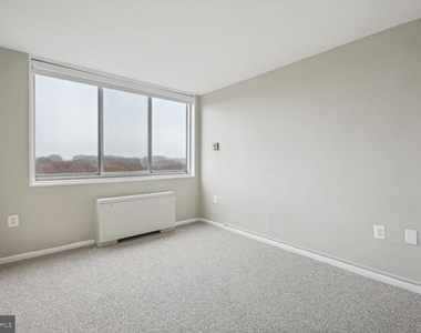 10401 Grosvenor Place - Photo Thumbnail 11