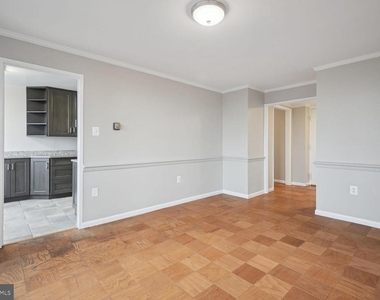 10401 Grosvenor Place - Photo Thumbnail 4