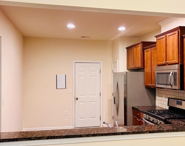 522 Denhoff Drive - Photo Thumbnail 7