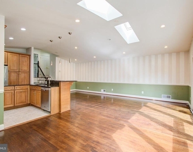 9203 Cedarcrest Drive - Photo Thumbnail 7