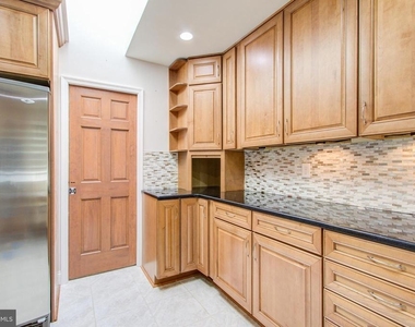 9203 Cedarcrest Drive - Photo Thumbnail 14
