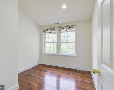 9203 Cedarcrest Drive - Photo Thumbnail 25