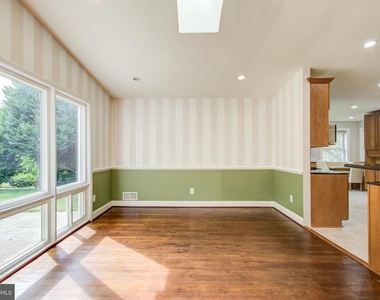 9203 Cedarcrest Drive - Photo Thumbnail 6