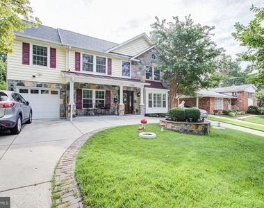 9203 Cedarcrest Drive - Photo Thumbnail 2