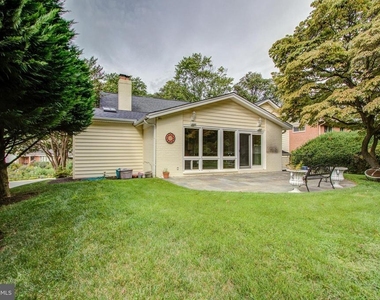9203 Cedarcrest Drive - Photo Thumbnail 34