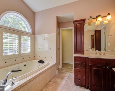 9203 Cedarcrest Drive - Photo Thumbnail 19