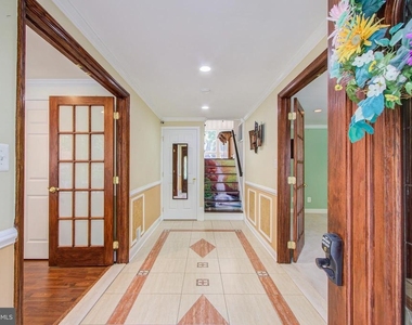 9203 Cedarcrest Drive - Photo Thumbnail 3