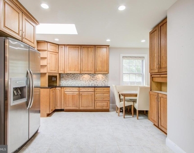 9203 Cedarcrest Drive - Photo Thumbnail 13
