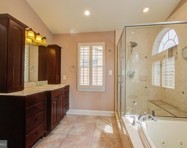 9203 Cedarcrest Drive - Photo Thumbnail 20