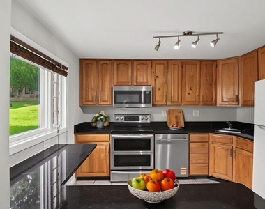 11419 Lund Place - Photo Thumbnail 10