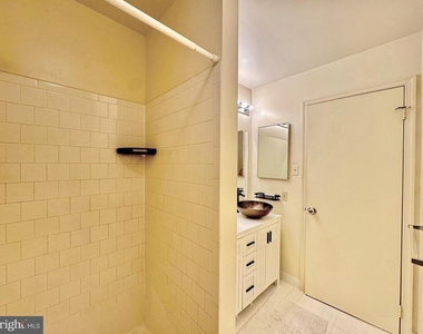 4711 Leyden Way - Photo Thumbnail 10