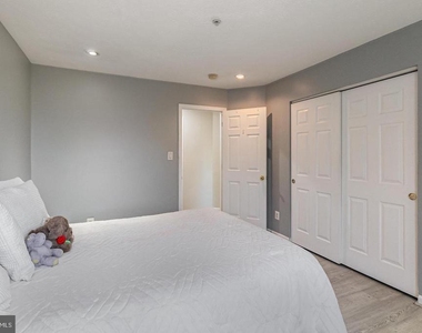 542 Berrycrest Way - Photo Thumbnail 17
