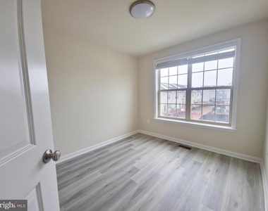 4705 Verdana Loop - Photo Thumbnail 12