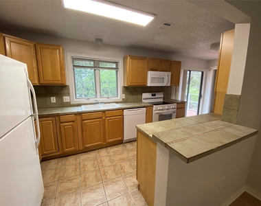 1516 Lisa Dr - Photo Thumbnail 4