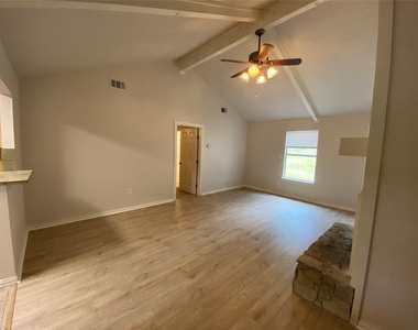 1516 Lisa Dr - Photo Thumbnail 1
