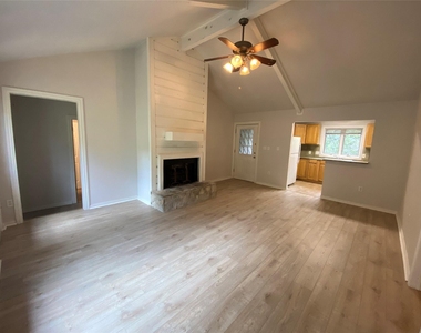 1516 Lisa Dr - Photo Thumbnail 2