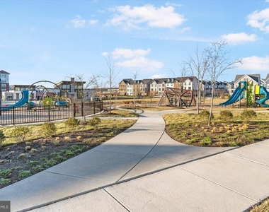 6302 Greenleigh Avenue - Photo Thumbnail 39