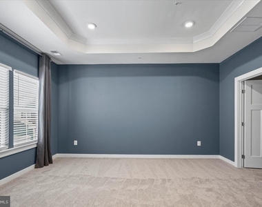 6302 Greenleigh Avenue - Photo Thumbnail 28
