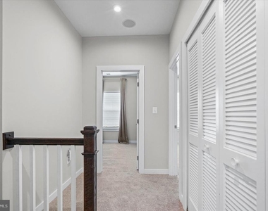 6302 Greenleigh Avenue - Photo Thumbnail 19