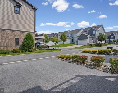 6302 Greenleigh Avenue - Photo Thumbnail 38