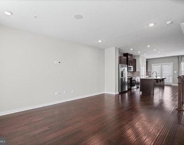6302 Greenleigh Avenue - Photo Thumbnail 9