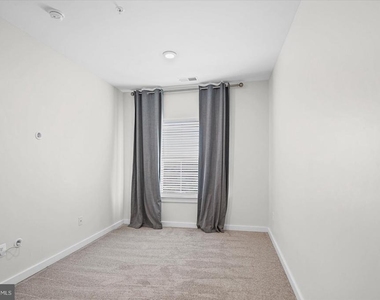 6302 Greenleigh Avenue - Photo Thumbnail 22
