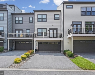 6302 Greenleigh Avenue - Photo Thumbnail 36