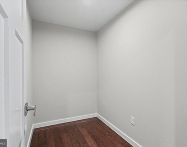 6302 Greenleigh Avenue - Photo Thumbnail 6