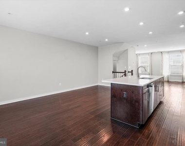 6302 Greenleigh Avenue - Photo Thumbnail 15