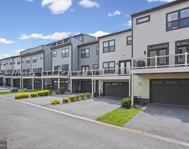 6302 Greenleigh Avenue - Photo Thumbnail 35