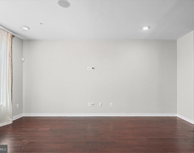 6302 Greenleigh Avenue - Photo Thumbnail 11
