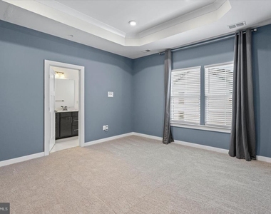 6302 Greenleigh Avenue - Photo Thumbnail 34