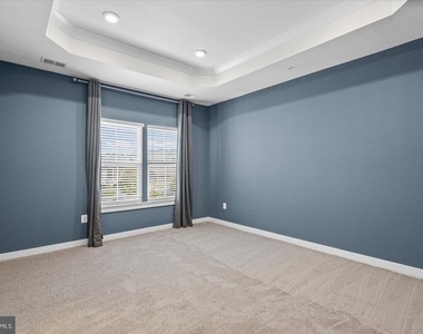 6302 Greenleigh Avenue - Photo Thumbnail 27
