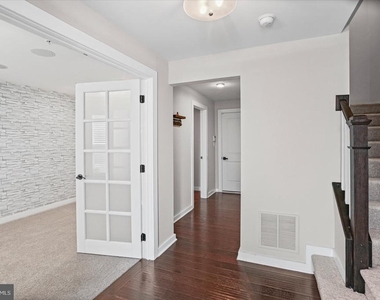 6302 Greenleigh Avenue - Photo Thumbnail 4