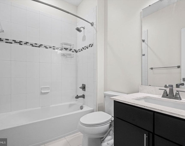 6302 Greenleigh Avenue - Photo Thumbnail 25