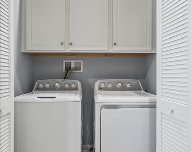 6302 Greenleigh Avenue - Photo Thumbnail 18