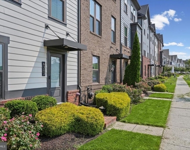 6302 Greenleigh Avenue - Photo Thumbnail 2
