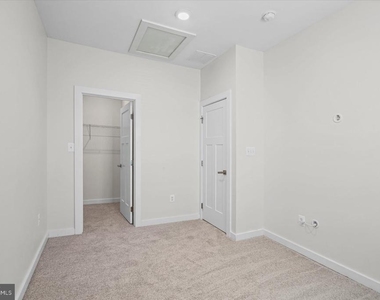 6302 Greenleigh Avenue - Photo Thumbnail 23