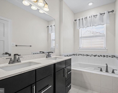 6302 Greenleigh Avenue - Photo Thumbnail 30