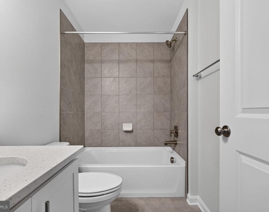 27 Merion Avenue - Photo Thumbnail 13