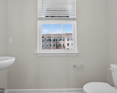 27 Merion Avenue - Photo Thumbnail 7