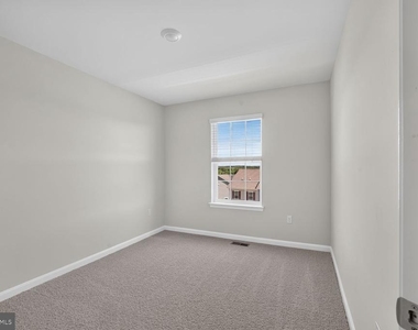 27 Merion Avenue - Photo Thumbnail 11