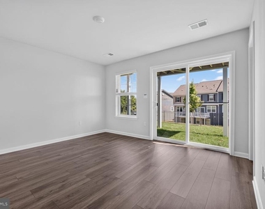 27 Merion Avenue - Photo Thumbnail 16