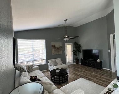 1608 Bowerton Dr - Photo Thumbnail 12