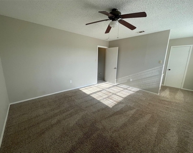412 Blue Valley Dr - Photo Thumbnail 11